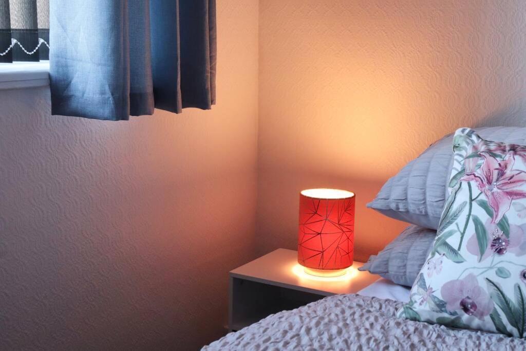 Lovely Staycation With Family Free Parking & Wifi Лийдс Екстериор снимка